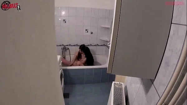 Spying on my stepsister and my gf in the tub before to join them