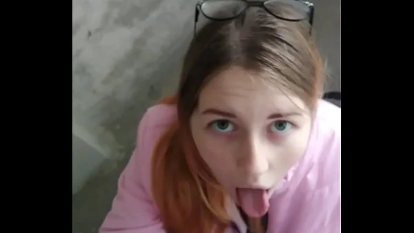 The girl sucked at the entrance and got cum in her mouth