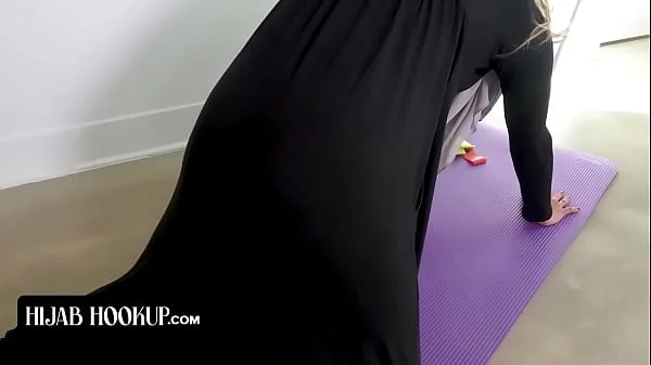 Hijab Hookup - Slender Muslim Girl In Hijab Surprises Instructor As She Strips Of Her Clothes